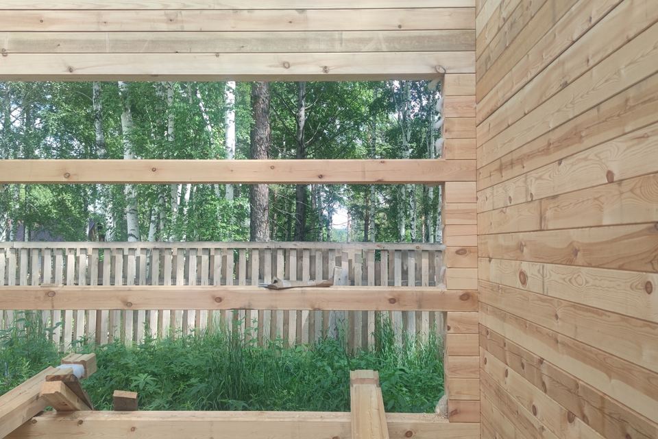 Стена из профилированного бруса в интерьере